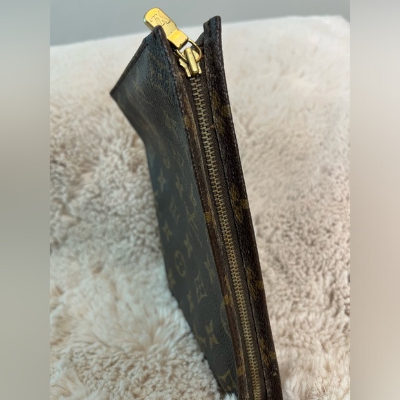 Louis Vuitton LV - Picture 10 of 12